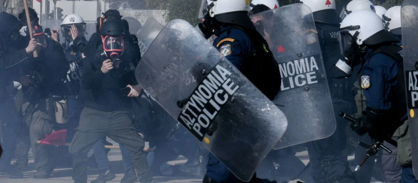 Πορεία των φοιτητικών συλλόγων στη Θεσσαλονίκη (βίντεο)